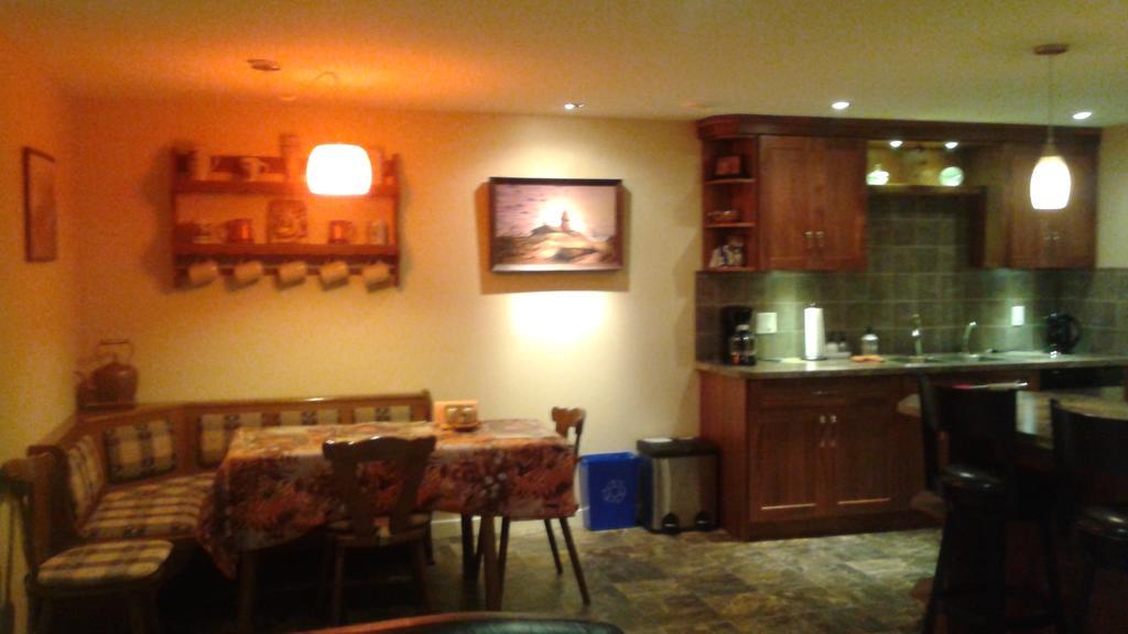 Above Naramata Bed & Breakfast 외부 사진