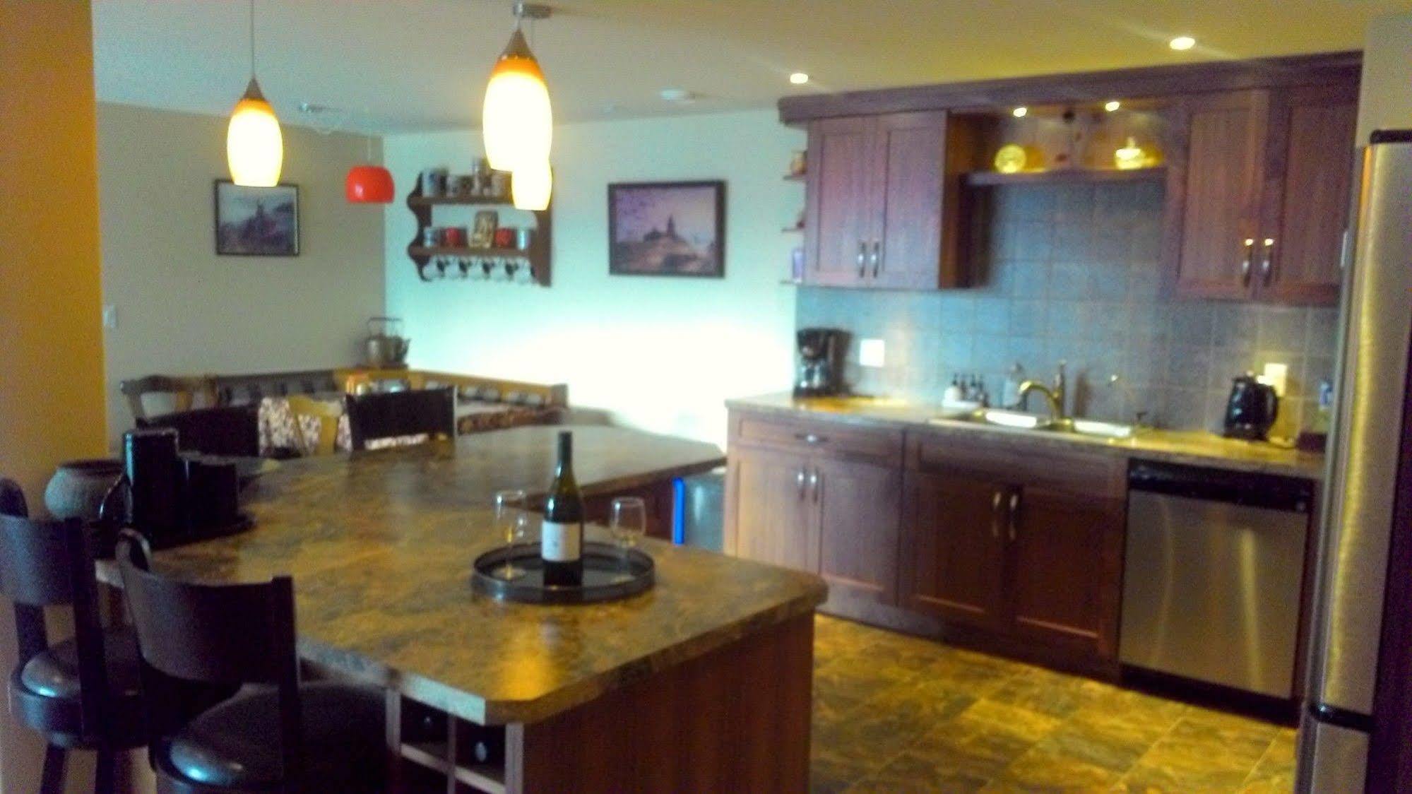Above Naramata Bed & Breakfast 외부 사진